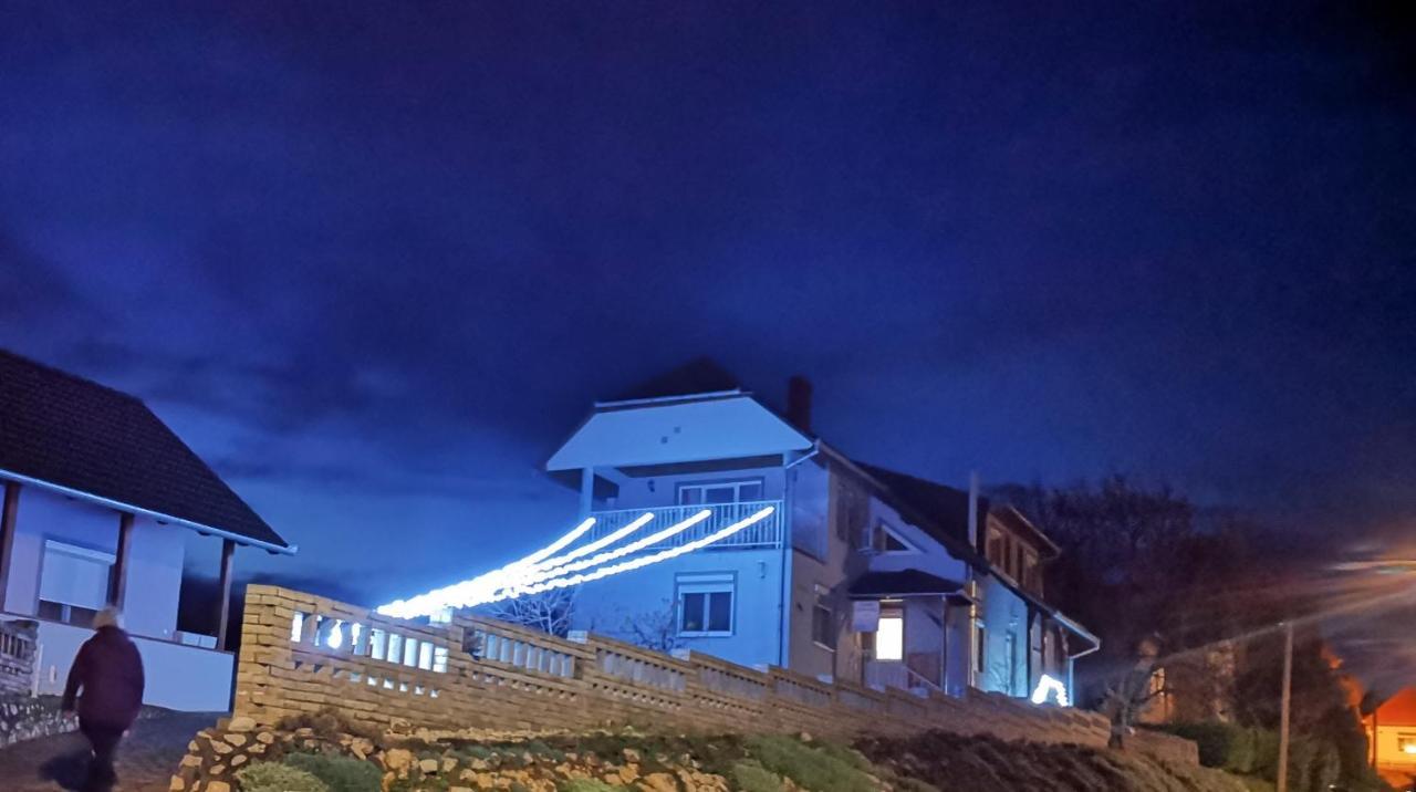 Szabo Vendeghaz Hotell Villány Exteriör bild