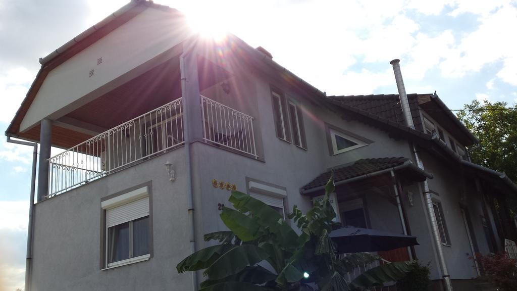 Szabo Vendeghaz Hotell Villány Exteriör bild